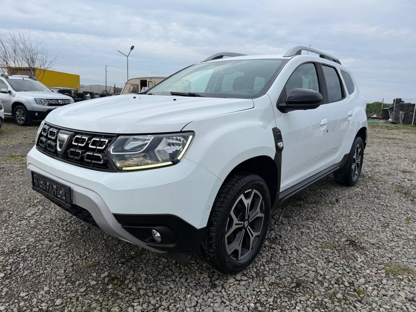 Dacia Duster 1.33 ШВЕЙЦАРИЯ 4х4, снимка 4 - Автомобили и джипове - 54685260