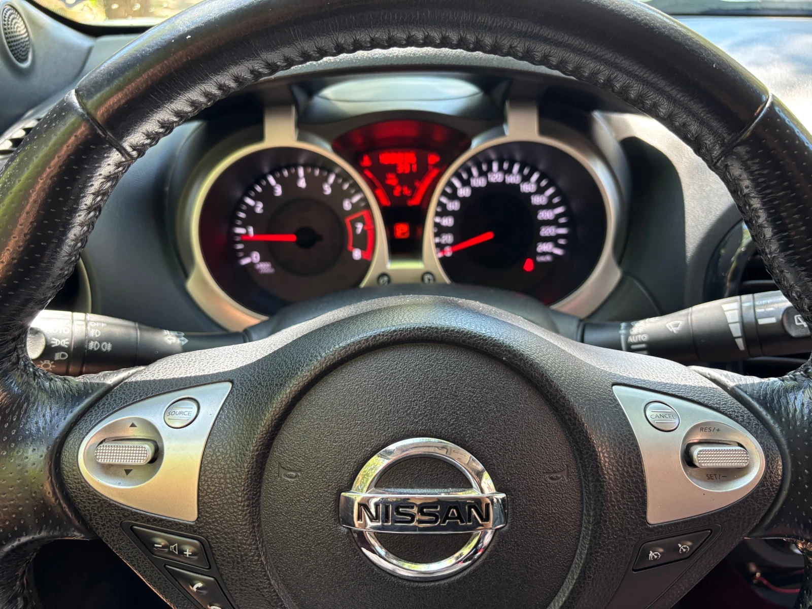 Nissan Juke 1.6, ТЕКНА, АВТОМАТИК, КОЖА, KEYLESS, NAVI, снимка 9 - Автомобили и джипове - 54902953