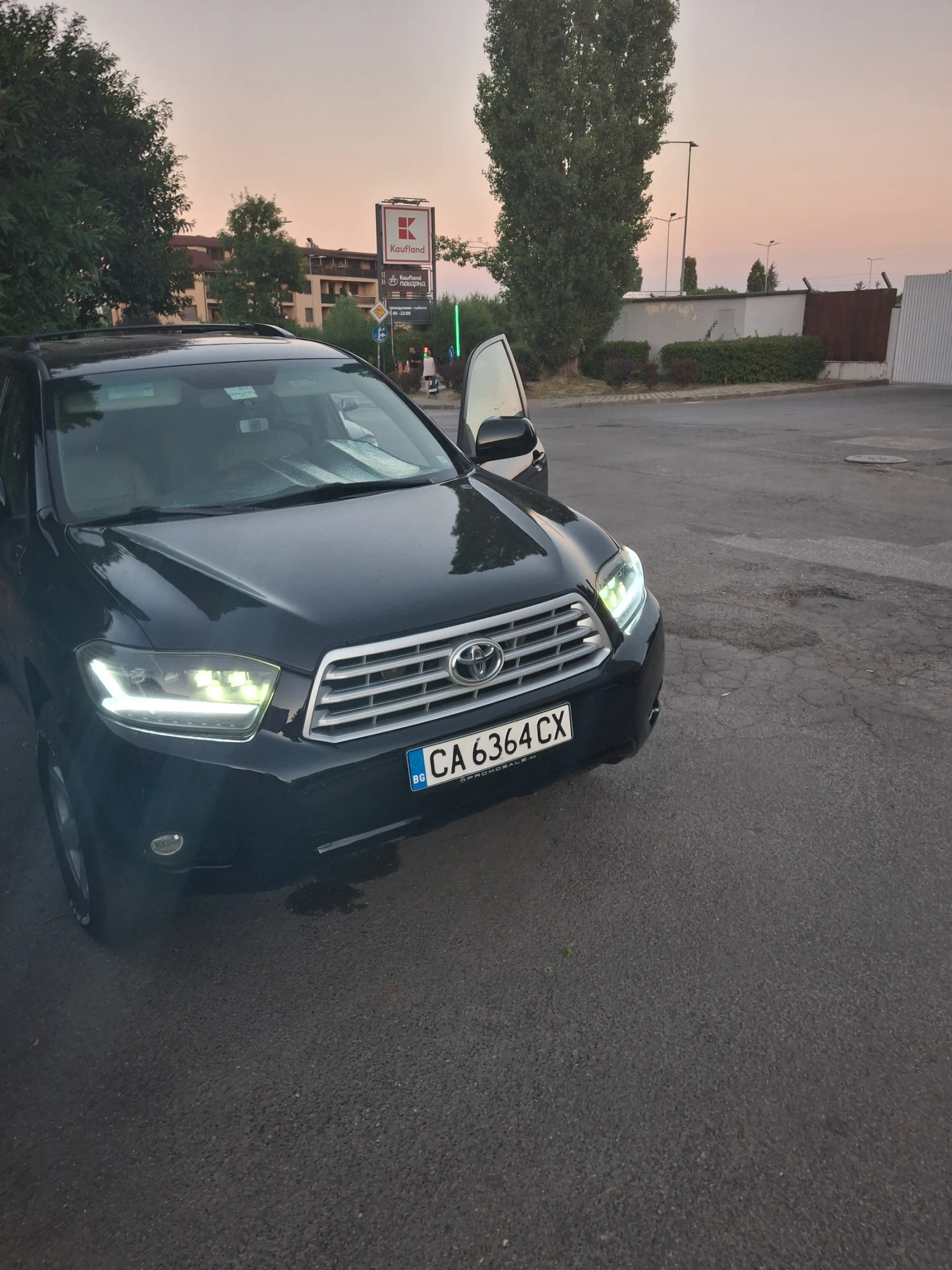 Toyota Highlander 3.5 чист бензин, снимка 17 - Автомобили и джипове - 55411837