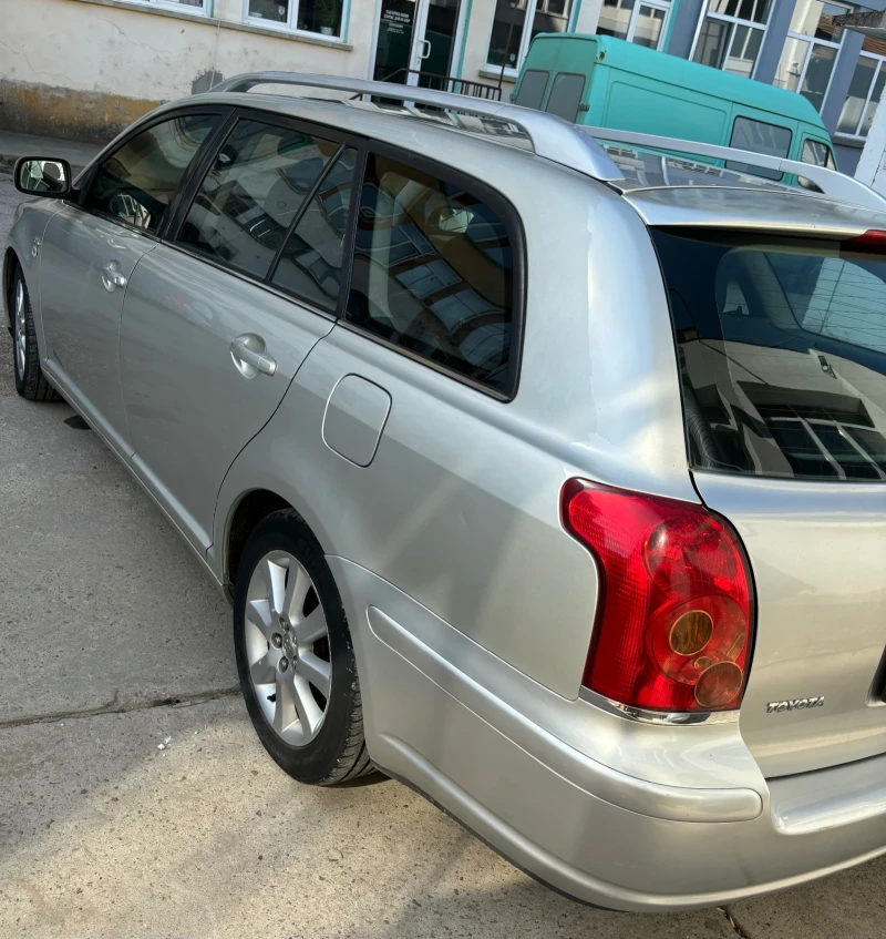 Toyota Avensis Комби, снимка 4 - Автомобили и джипове - 47115489