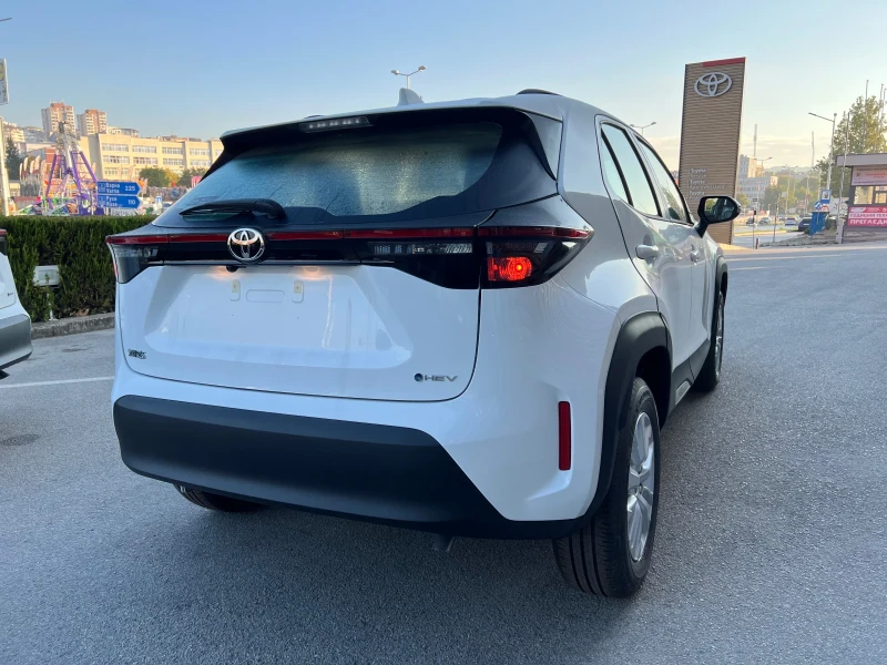 Toyota Yaris Cross 1.5 HYBRID Fancy - Наличен, снимка 4 - Автомобили и джипове - 47613743