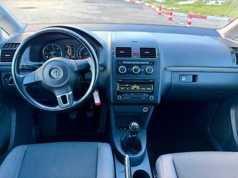 VW Touran 1.6-105k 6+ 1 TOP, снимка 7 - Автомобили и джипове - 53108374