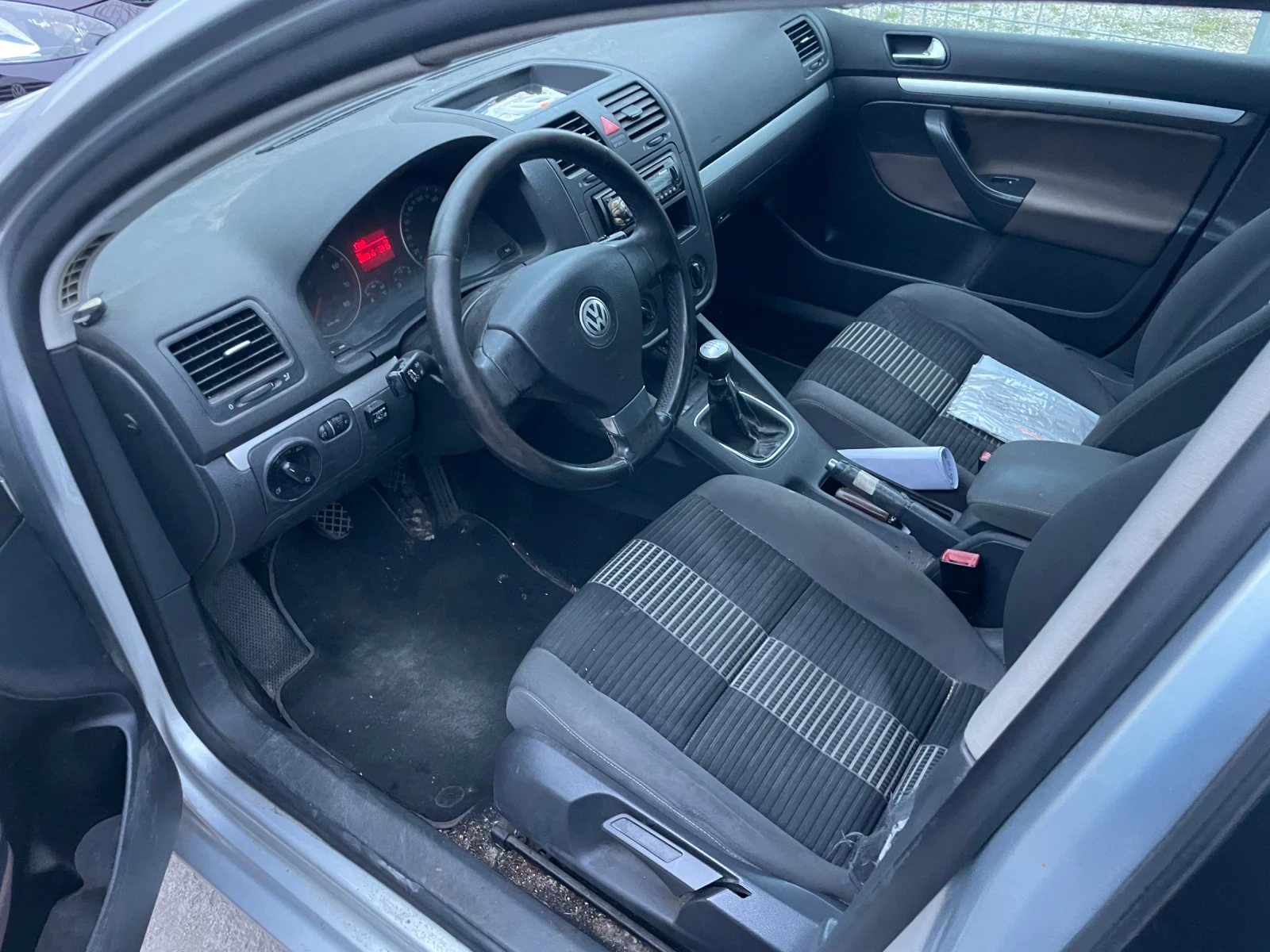 VW Golf 1.6 5P Comfortline (75 kW) БЕНЗИН + ГАЗ, снимка 9 - Автомобили и джипове - 53834852