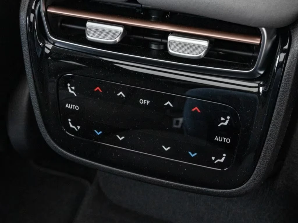 Mercedes-Benz EQS 580 AMG/4MATIC/HYPERSCREEN/MAGNO/BURM/360/, снимка 14 - Автомобили и джипове - 54025307