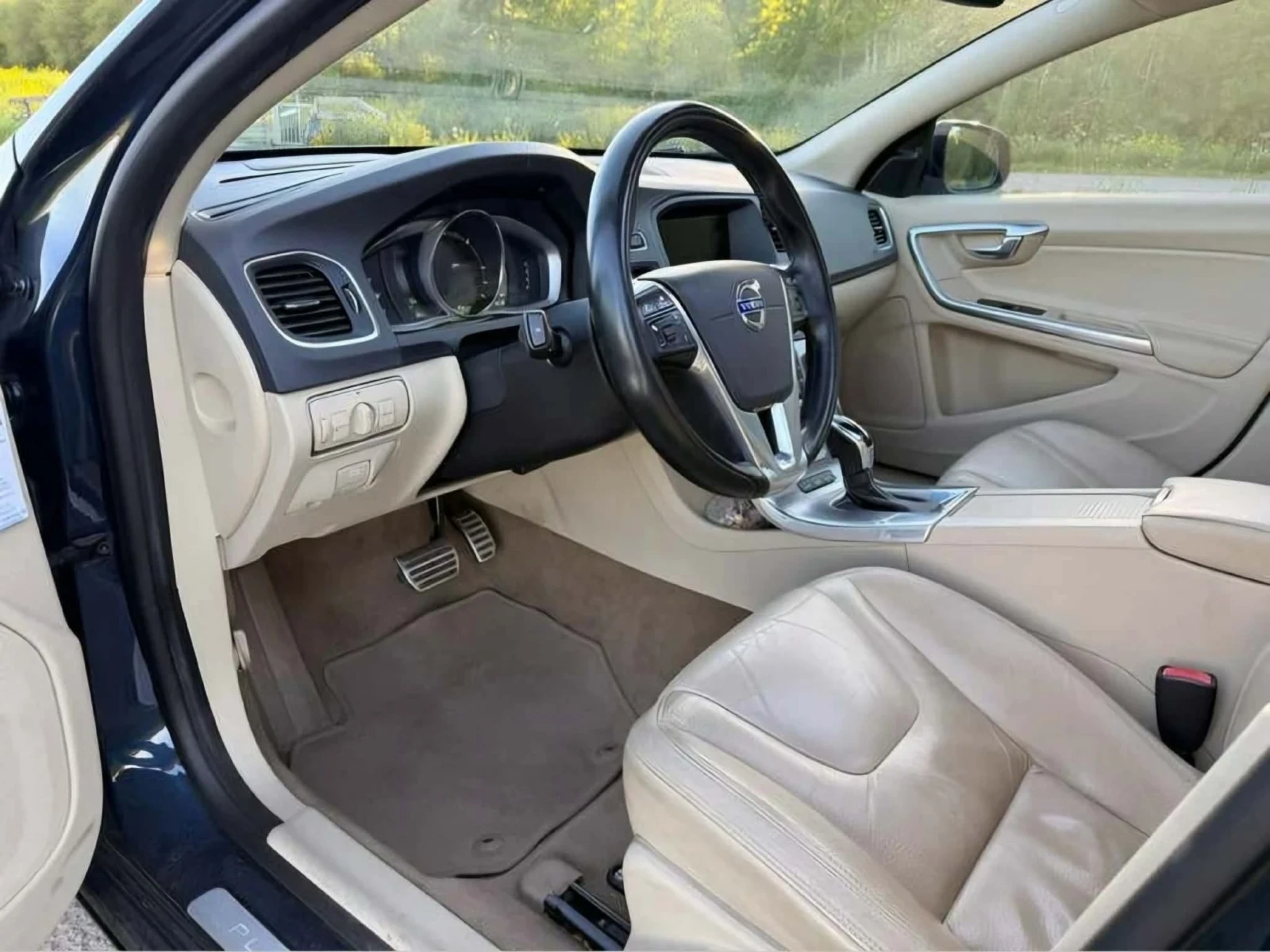 Volvo V60 4x4, Плъгин Хибрид, Premium, снимка 9 - Автомобили и джипове - 54648139