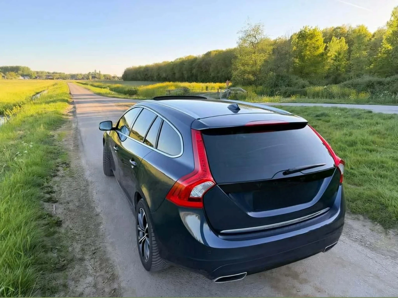 Volvo V60 4x4, Плъгин Хибрид, Premium, снимка 3 - Автомобили и джипове - 54648139