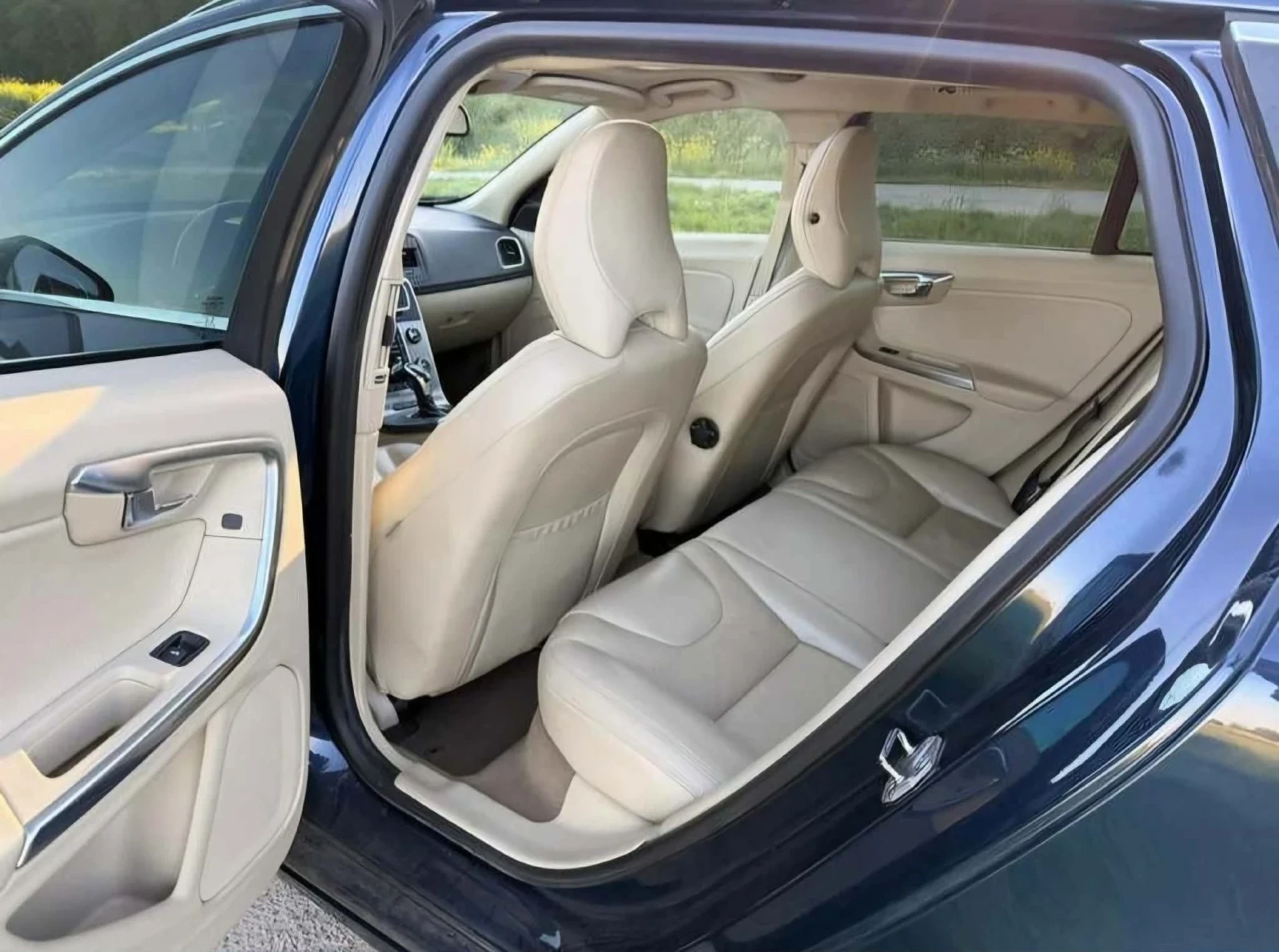 Volvo V60 4x4, Плъгин Хибрид, Premium, снимка 12 - Автомобили и джипове - 54648139