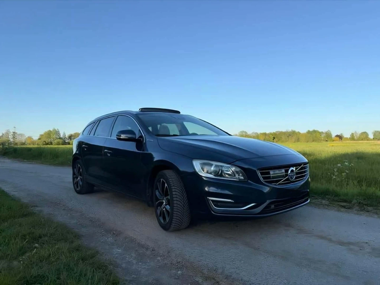 Volvo V60 4x4, Плъгин Хибрид, Premium, снимка 4 - Автомобили и джипове - 54648139