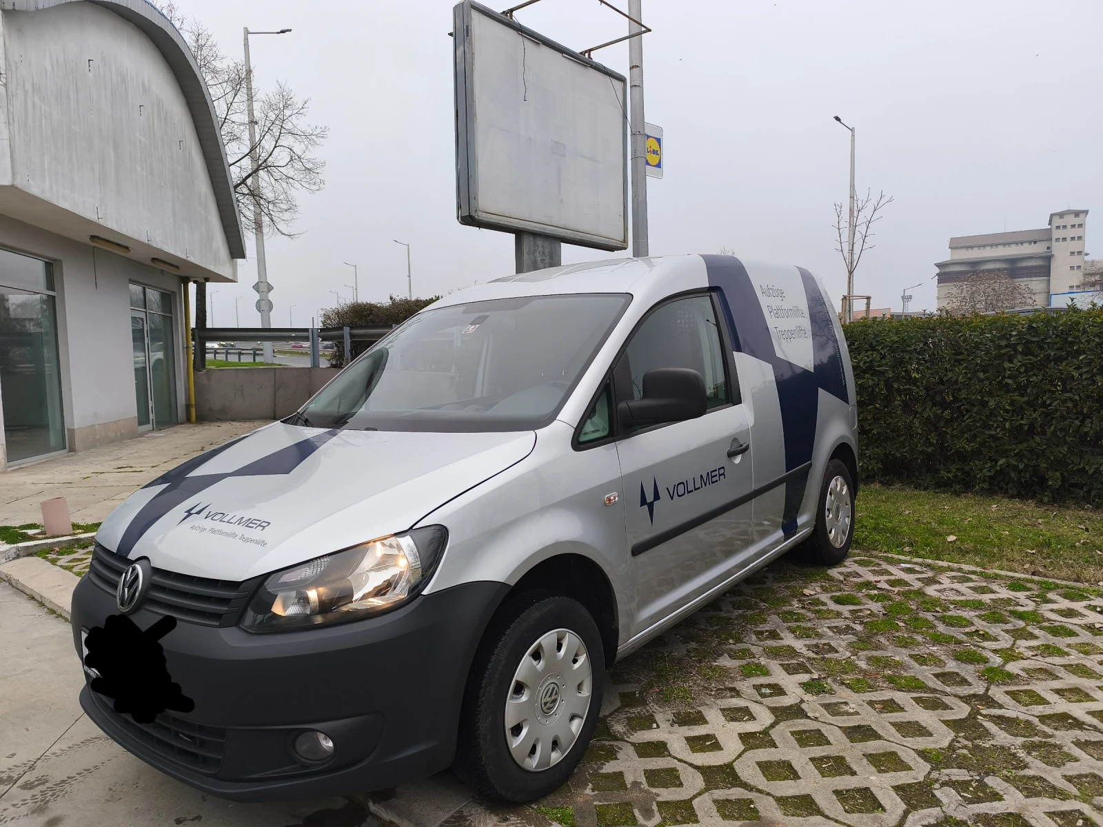 VW Caddy 1.6 TDi, снимка 4 - Автомобили и джипове - 55957979