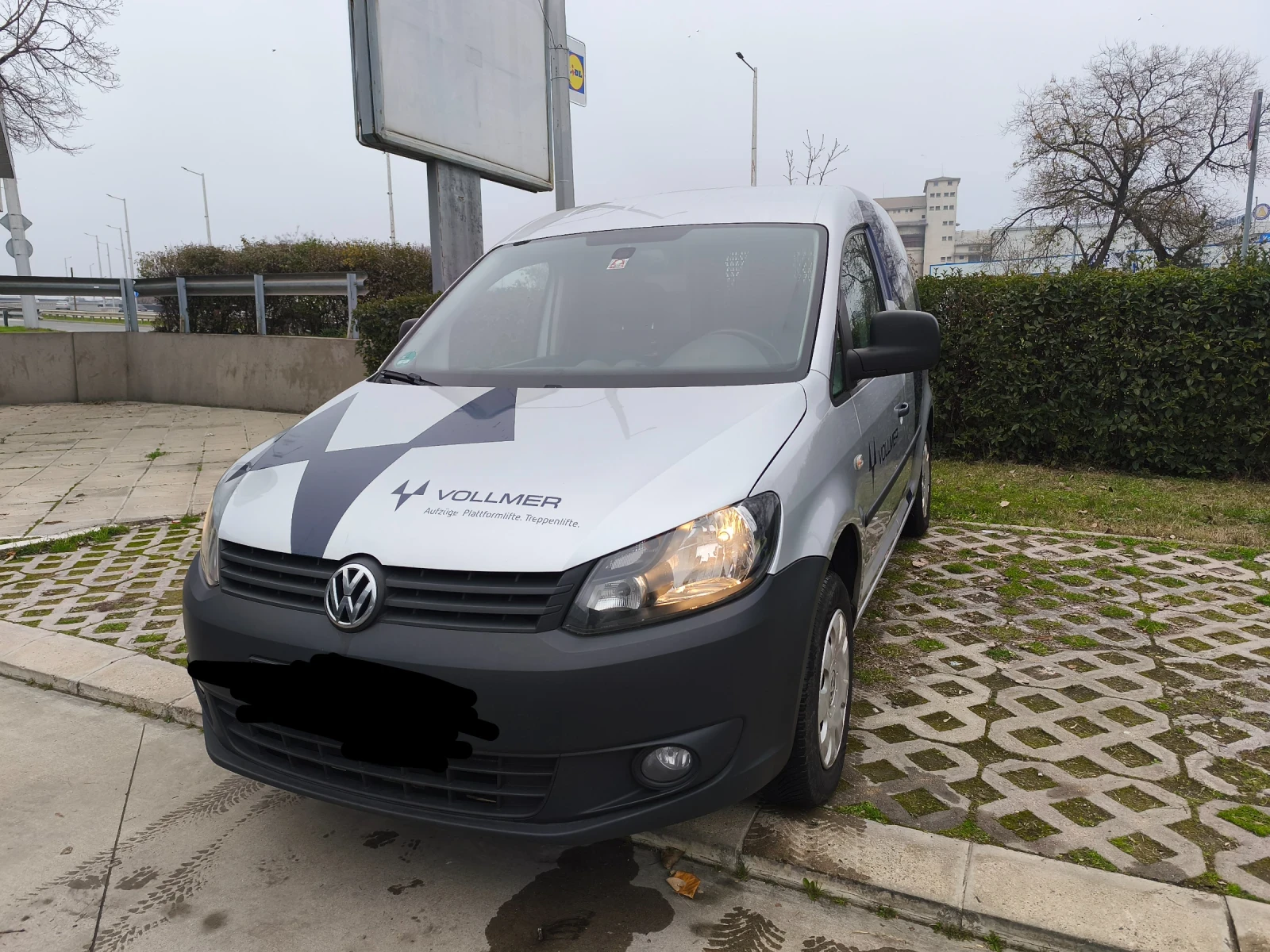 VW Caddy 1.6 TDi, снимка 2 - Автомобили и джипове - 55957979
