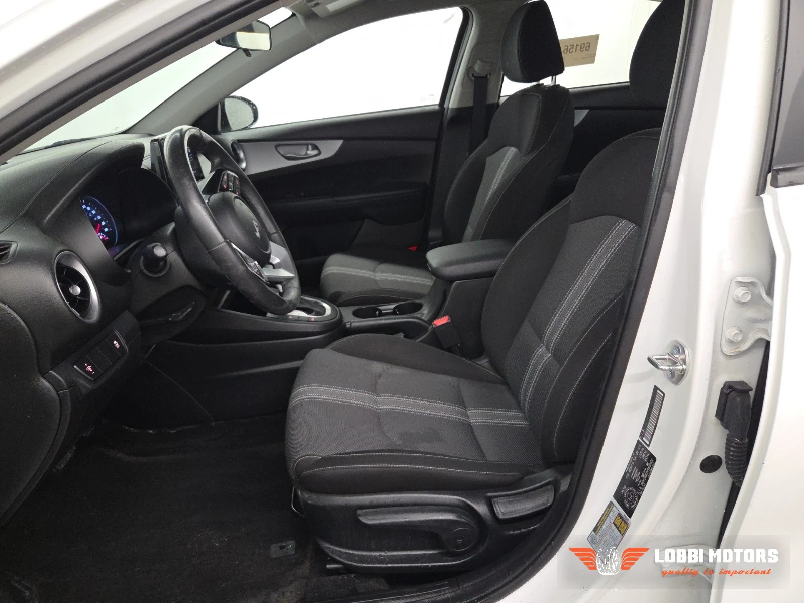 Kia Forte, снимка 5 - Автомобили и джипове - 56018237