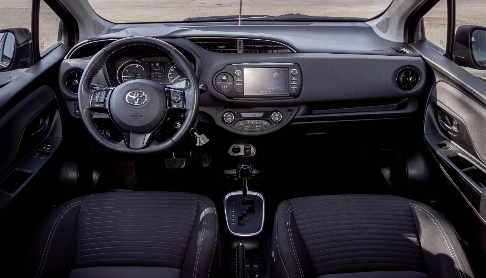 Toyota Yaris 1.5 Hybrid ТОП!!! С ГАРАНЦИЯ! , снимка 8 - Автомобили и джипове - 56092316