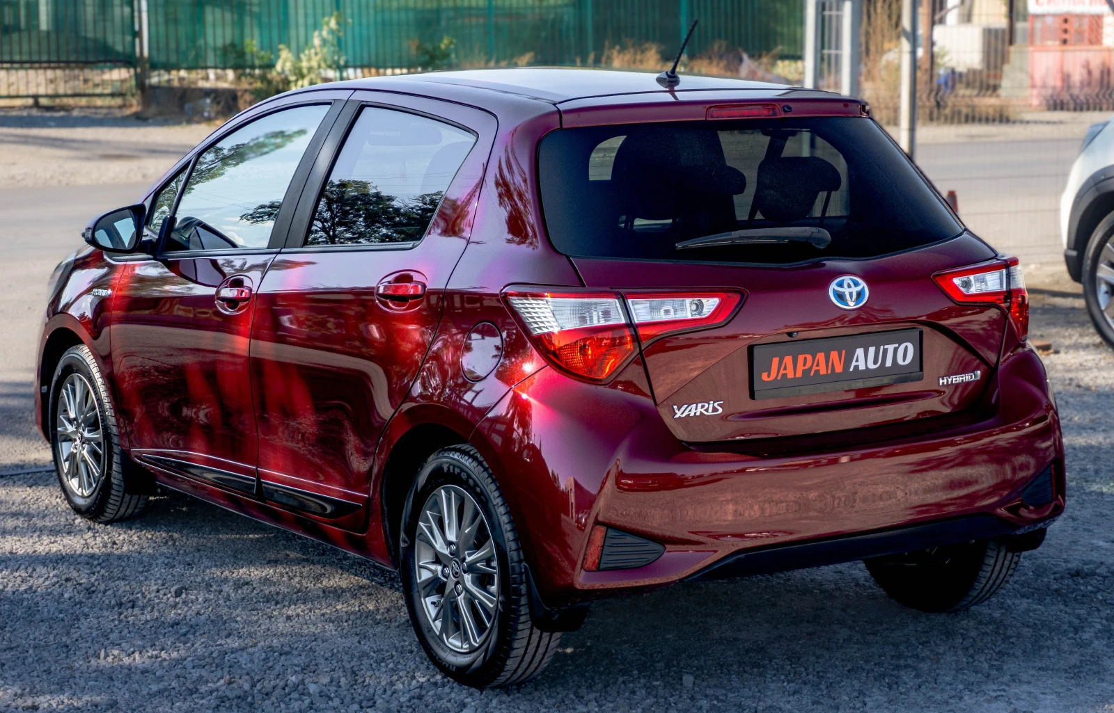 Toyota Yaris 1.5 Hybrid ТОП!!! С ГАРАНЦИЯ! , снимка 6 - Автомобили и джипове - 56092316