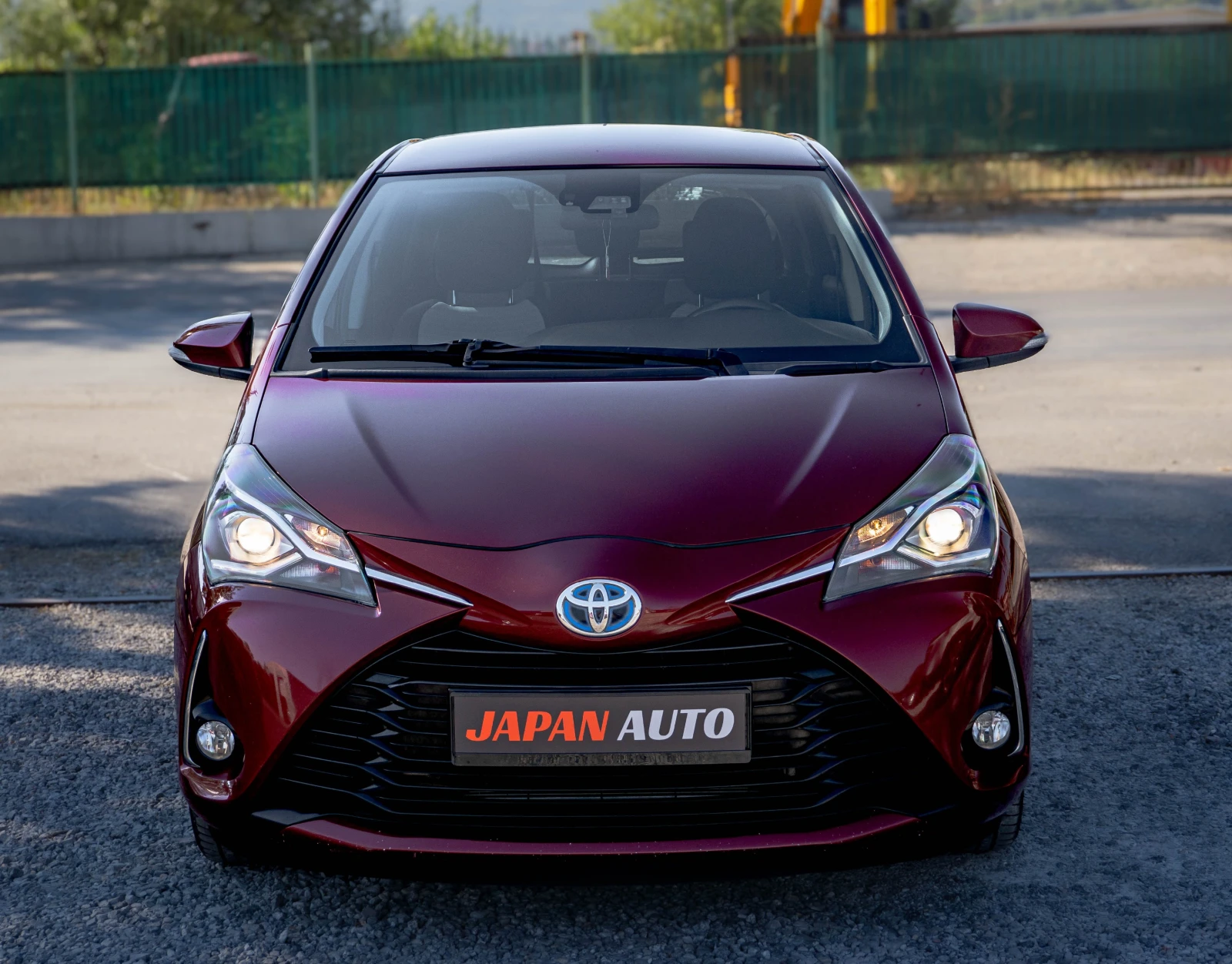 Toyota Yaris 1.5 Hybrid ТОП!!! С ГАРАНЦИЯ! , снимка 2 - Автомобили и джипове - 56092316