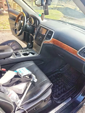 Jeep Grand cherokee Overland 5.7, снимка 13 - Автомобили и джипове - 53648624