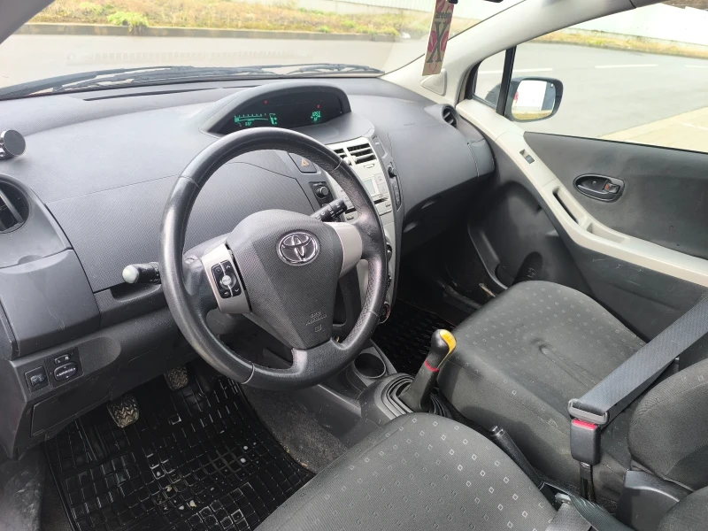 Toyota Yaris 1.0, снимка 4 - Автомобили и джипове - 53087131