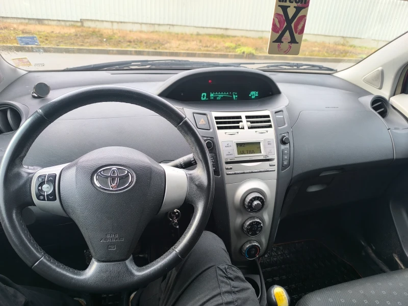 Toyota Yaris 1.0, снимка 13 - Автомобили и джипове - 53087131