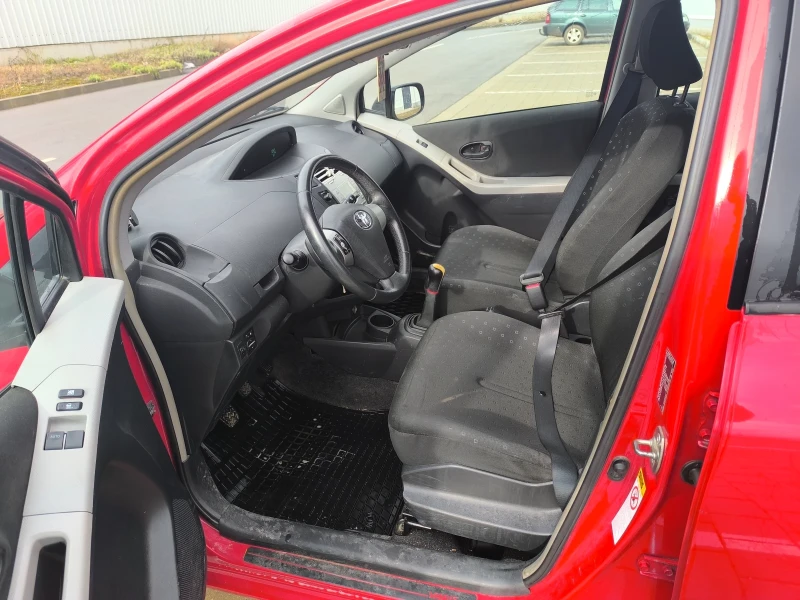 Toyota Yaris 1.0, снимка 5 - Автомобили и джипове - 53087131