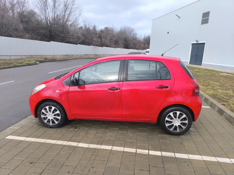 Toyota Yaris 1.0, снимка 11 - Автомобили и джипове - 53087131