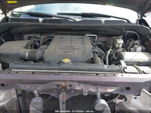 Toyota Sequoia SR5 5.7L V8, снимка 11 - Автомобили и джипове - 47702182