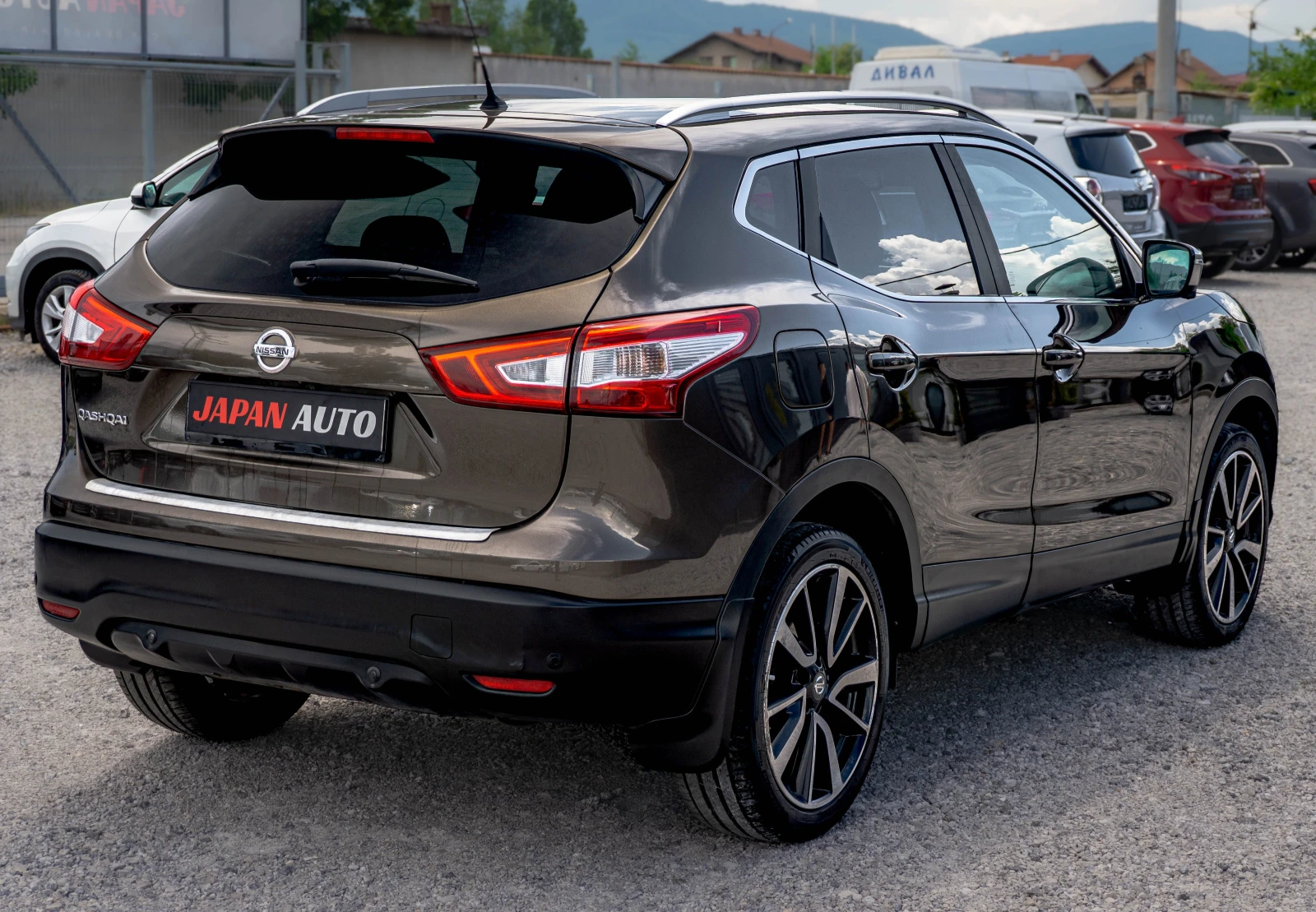 Nissan Qashqai 1.6 бензин ТЕКНА! ТОП! С ГАРАНЦИЯ!, снимка 4 - Автомобили и джипове - 55012064