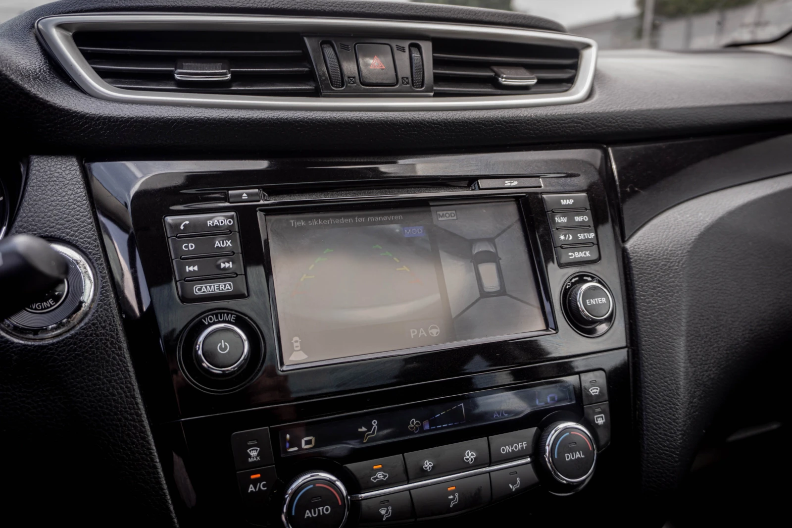 Nissan Qashqai 1.6 бензин ТЕКНА! ТОП! С ГАРАНЦИЯ!, снимка 13 - Автомобили и джипове - 55012064
