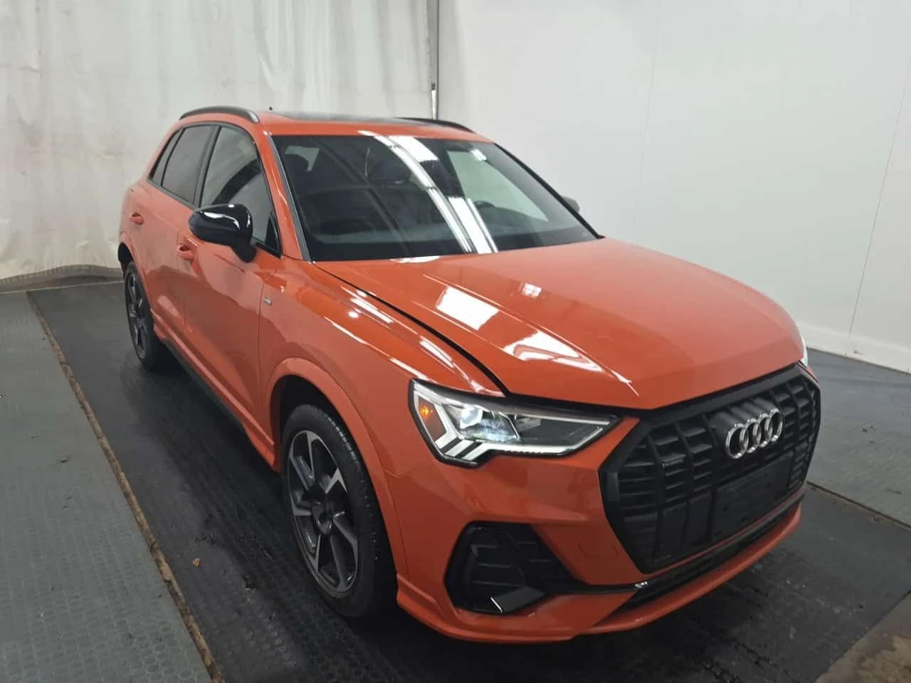 Audi Q3 PROGRESSIV * CARFAX * БЕЗ ПЪРВОНАЧАЛНА ВНОСКА, снимка 2 - Автомобили и джипове - 55404876