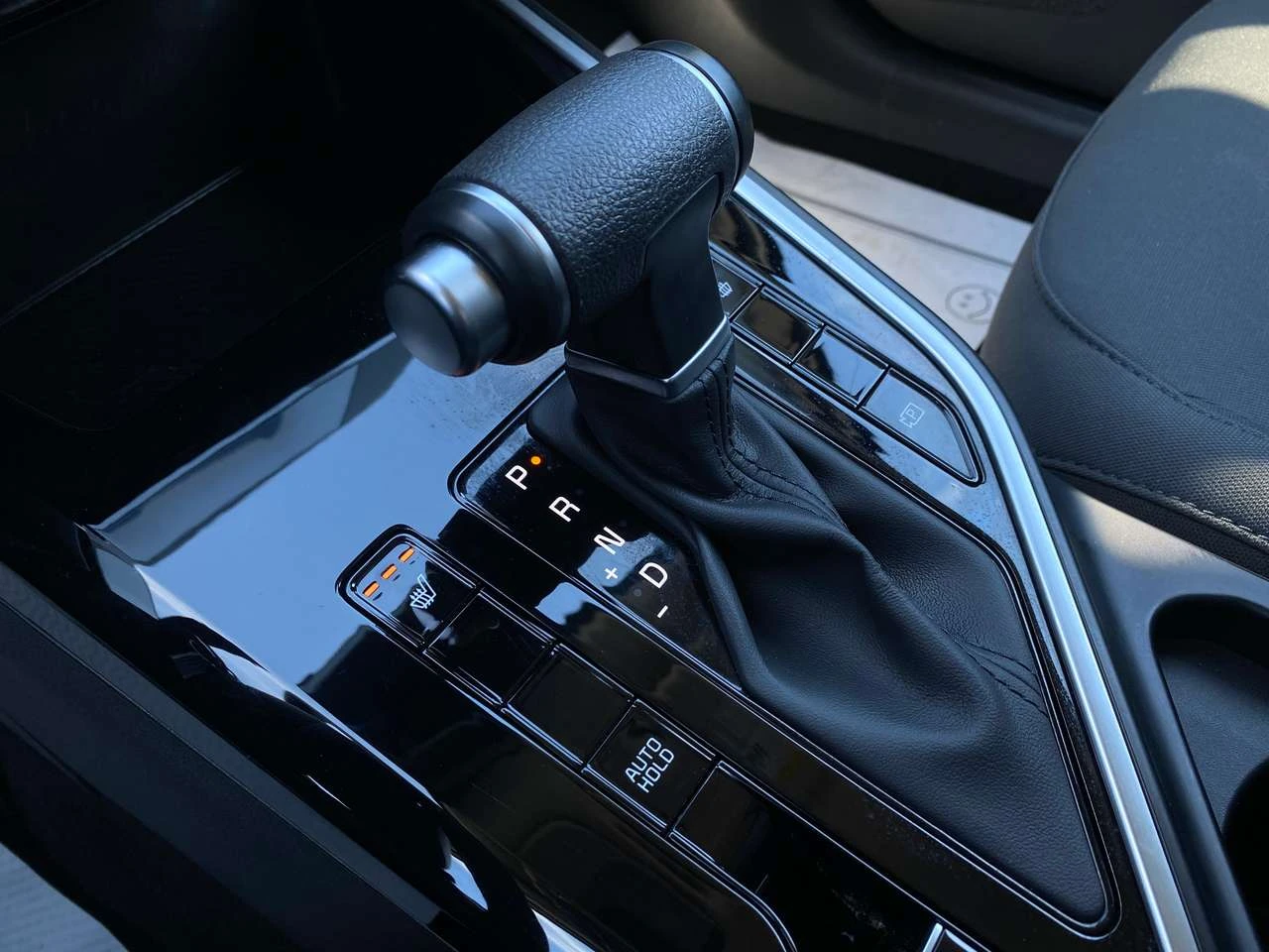 Kia Niro LX HYBRID, снимка 14 - Автомобили и джипове - 56571374