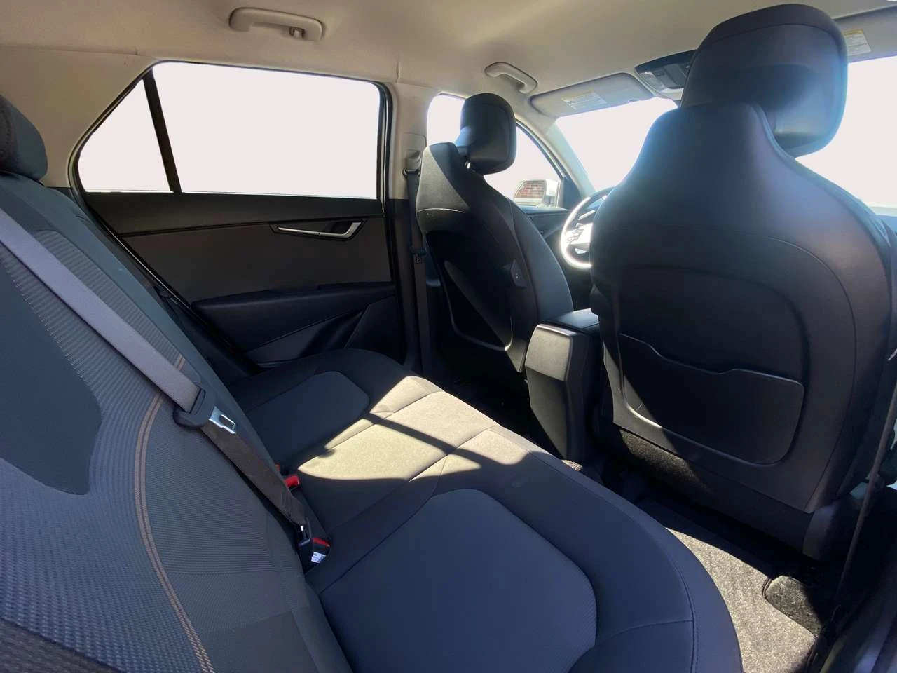 Kia Niro LX HYBRID, снимка 9 - Автомобили и джипове - 56571374