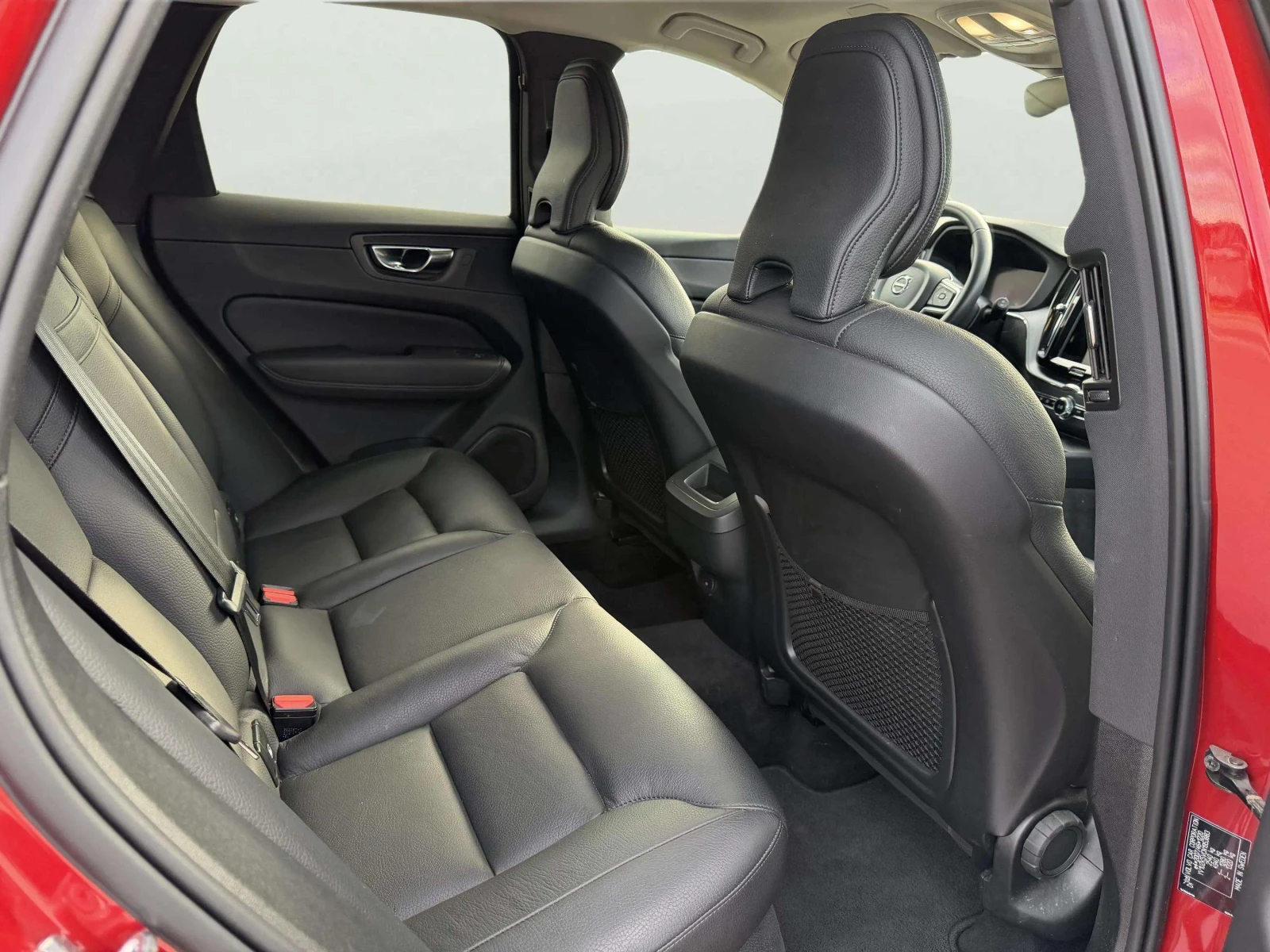 Volvo XC60 2.0 B4, снимка 10 - Автомобили и джипове - 56688174