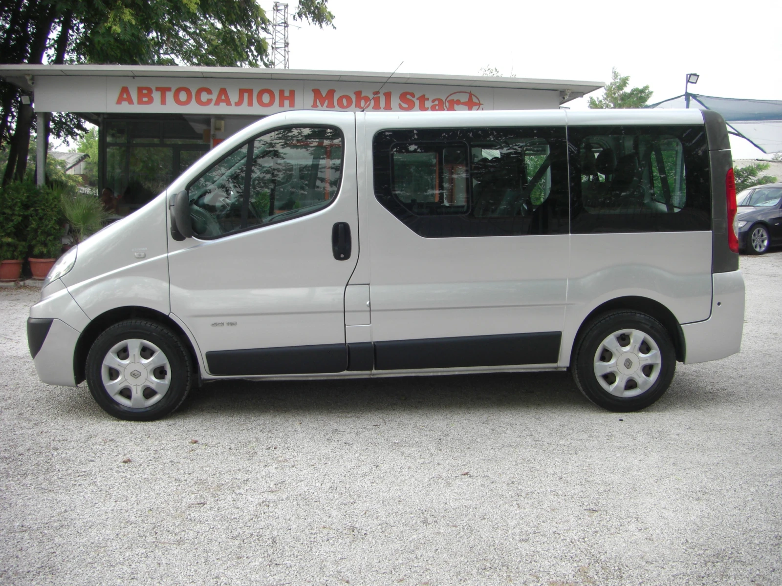 Renault Trafic 2.0dci 6ck. 9MECTA, снимка 2 - Бусове и автобуси - 54394900