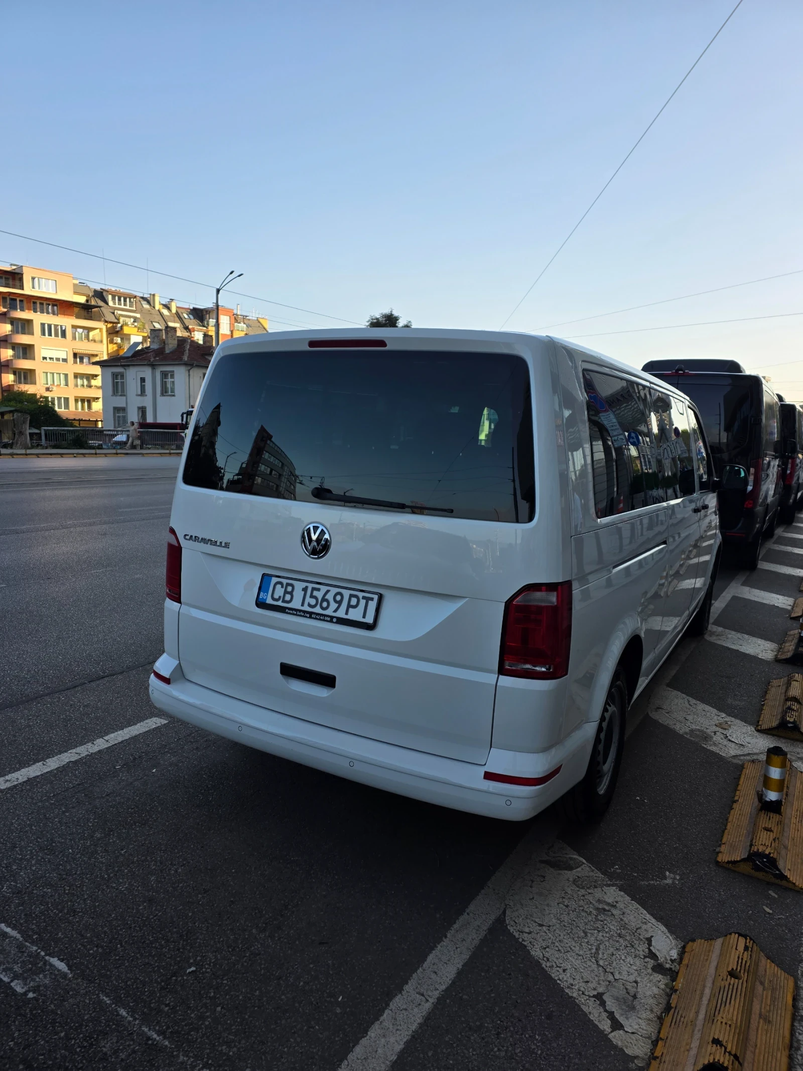 VW Caravelle, снимка 3 - Бусове и автобуси - 55829651