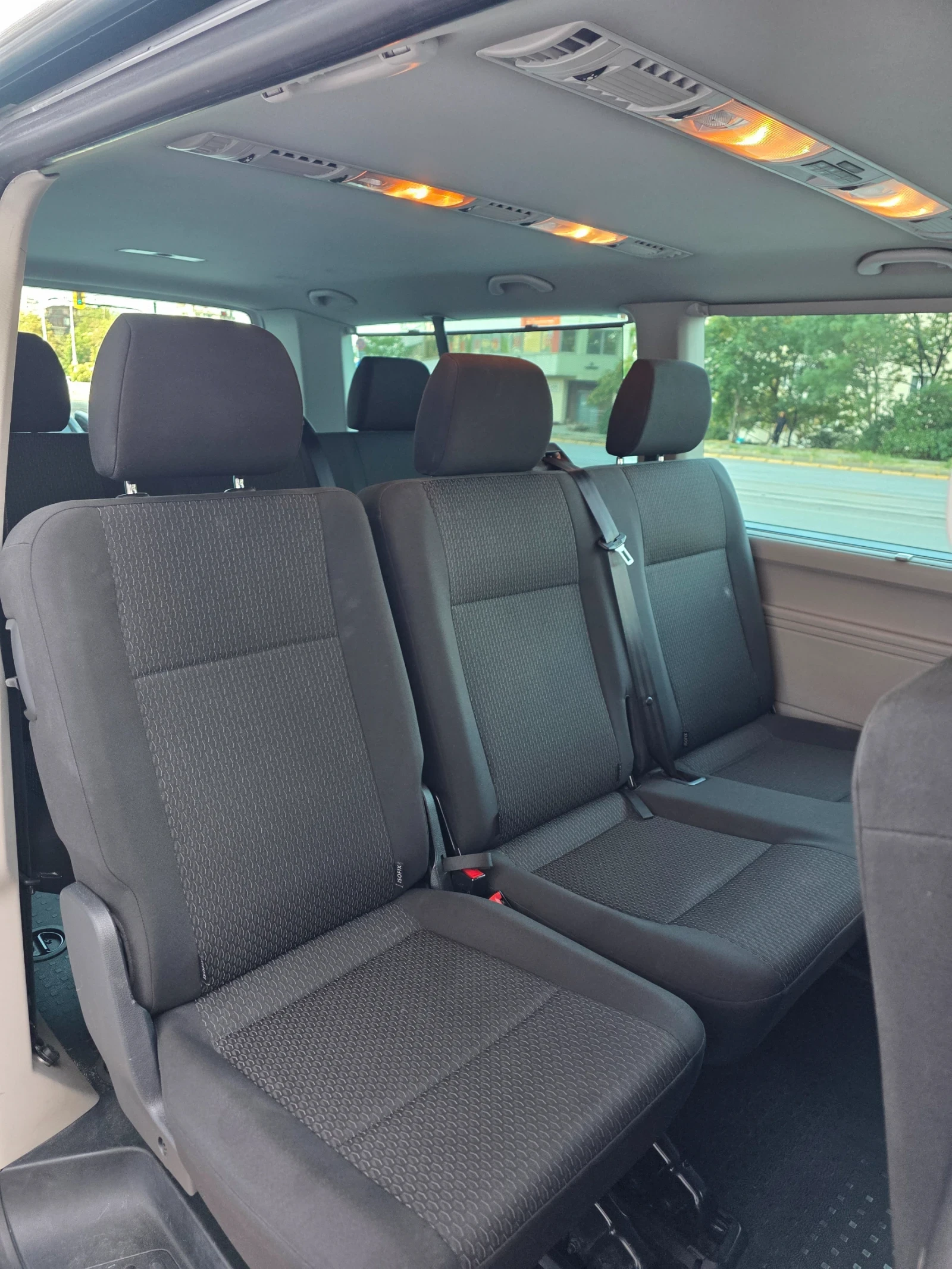 VW Caravelle, снимка 8 - Бусове и автобуси - 55829651