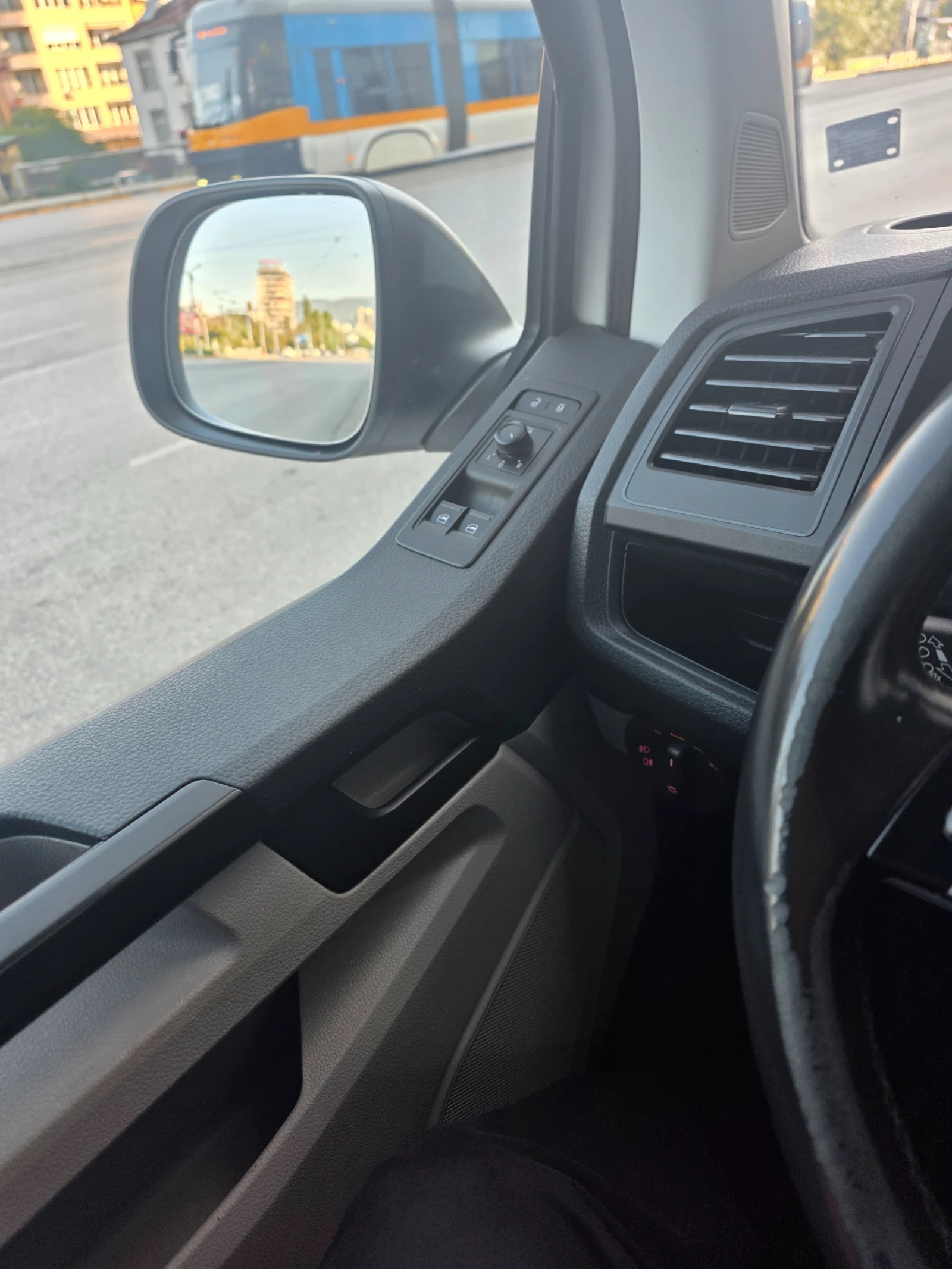 VW Caravelle, снимка 12 - Бусове и автобуси - 55829651
