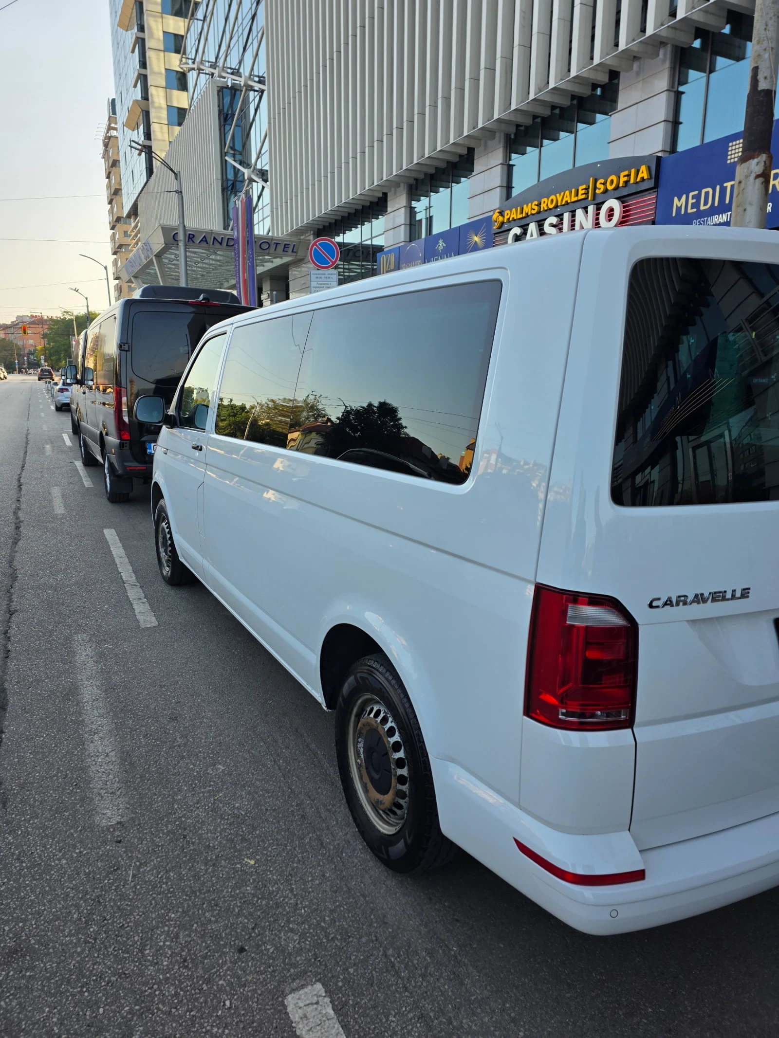 VW Caravelle, снимка 4 - Бусове и автобуси - 55829651