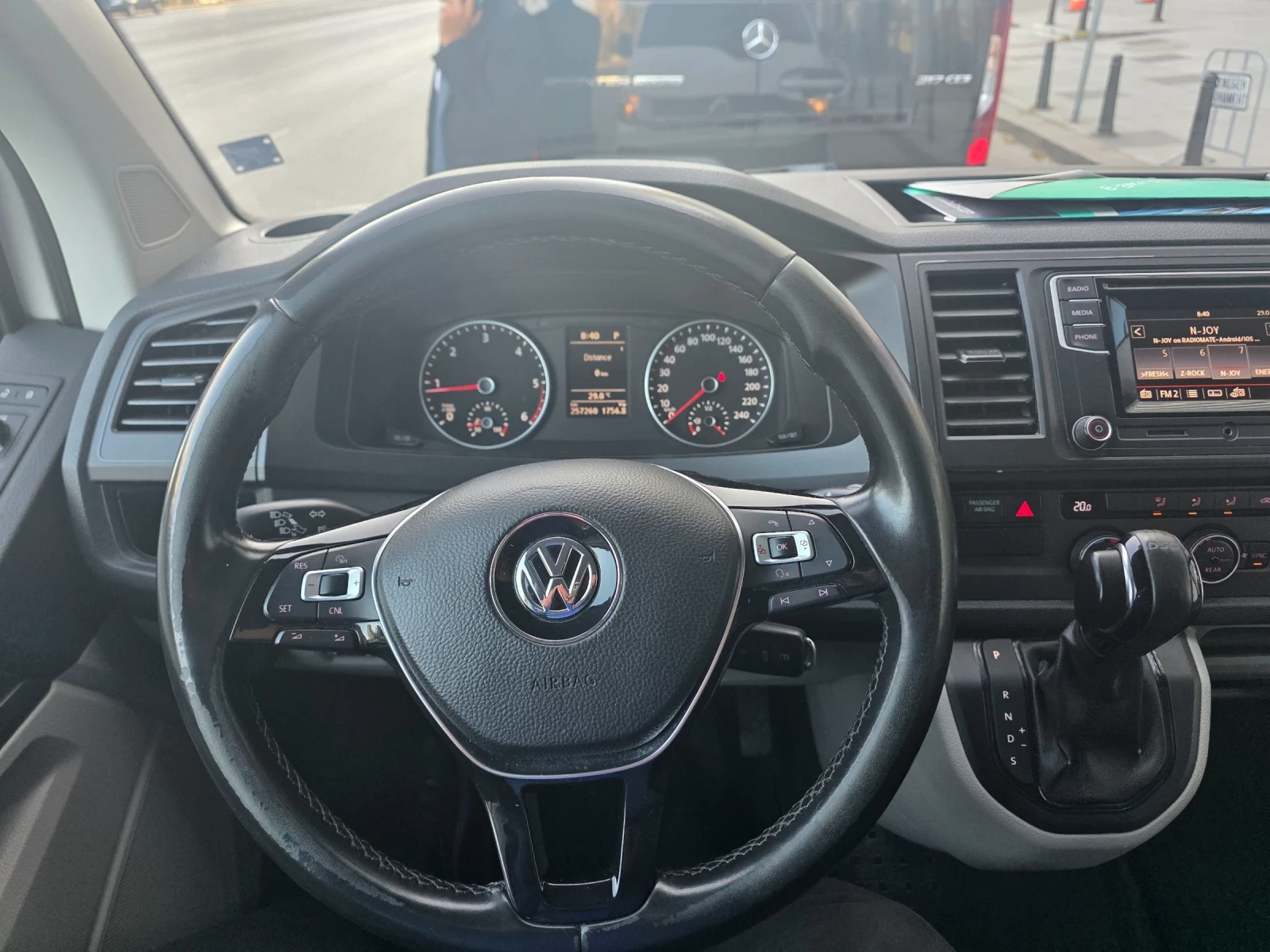 VW Caravelle, снимка 13 - Бусове и автобуси - 55829651