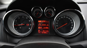 Opel Astra 1.4 Turbo Automatic, снимка 12 - Автомобили и джипове - 40776652
