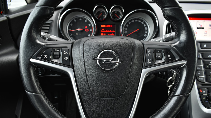 Opel Astra 1.4 Turbo Automatic, снимка 10 - Автомобили и джипове - 40776652