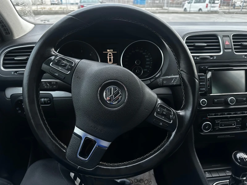 VW Golf 1.6 TDI 105* Match* Navi* Подгрев* , снимка 16 - Автомобили и джипове - 48453235