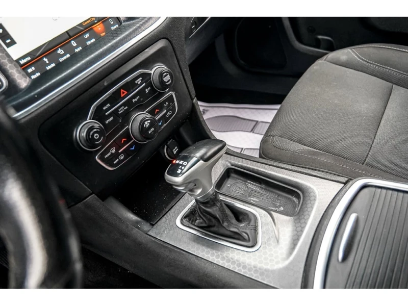 Dodge Charger * АВТО КРЕДИТ* ЦЕНА ДО БГ * СЕРВИЗНА ИСТОРИЯ * , снимка 15 - Автомобили и джипове - 52753422