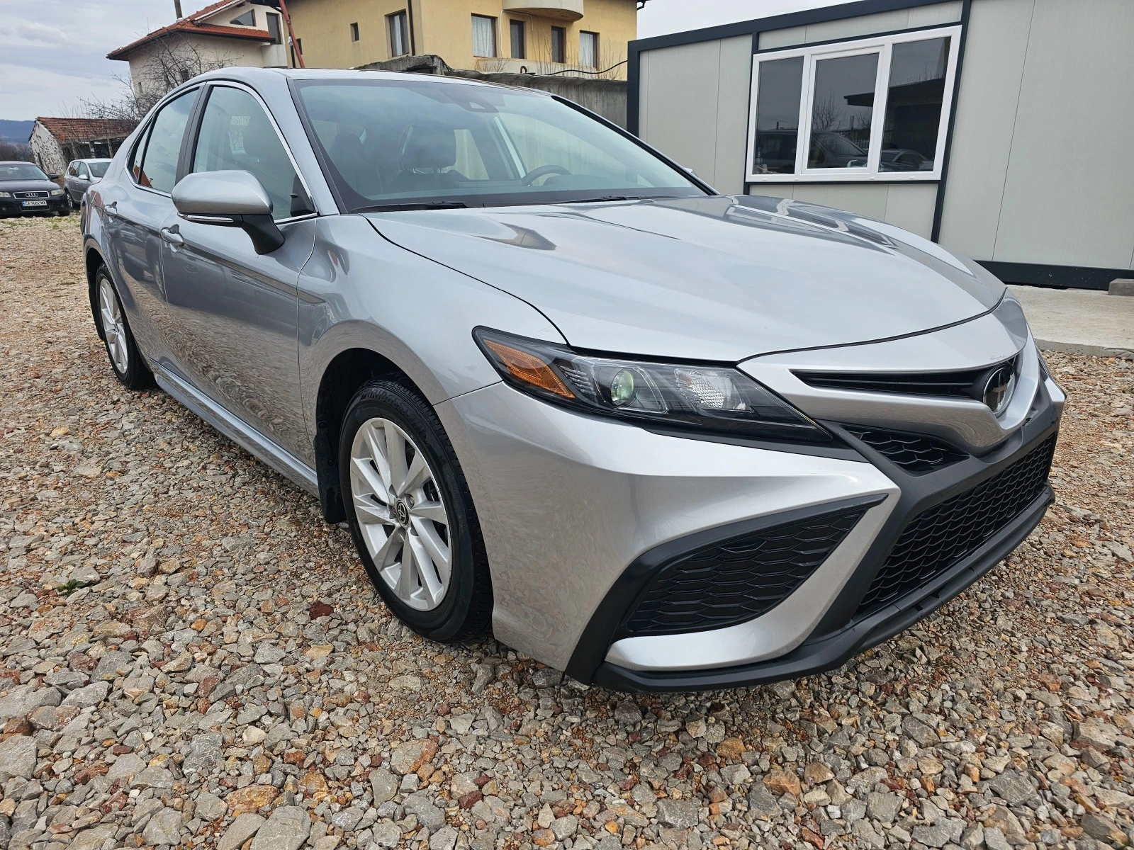 Toyota Camry 2.5i 218кс. 3918км - изображение 4