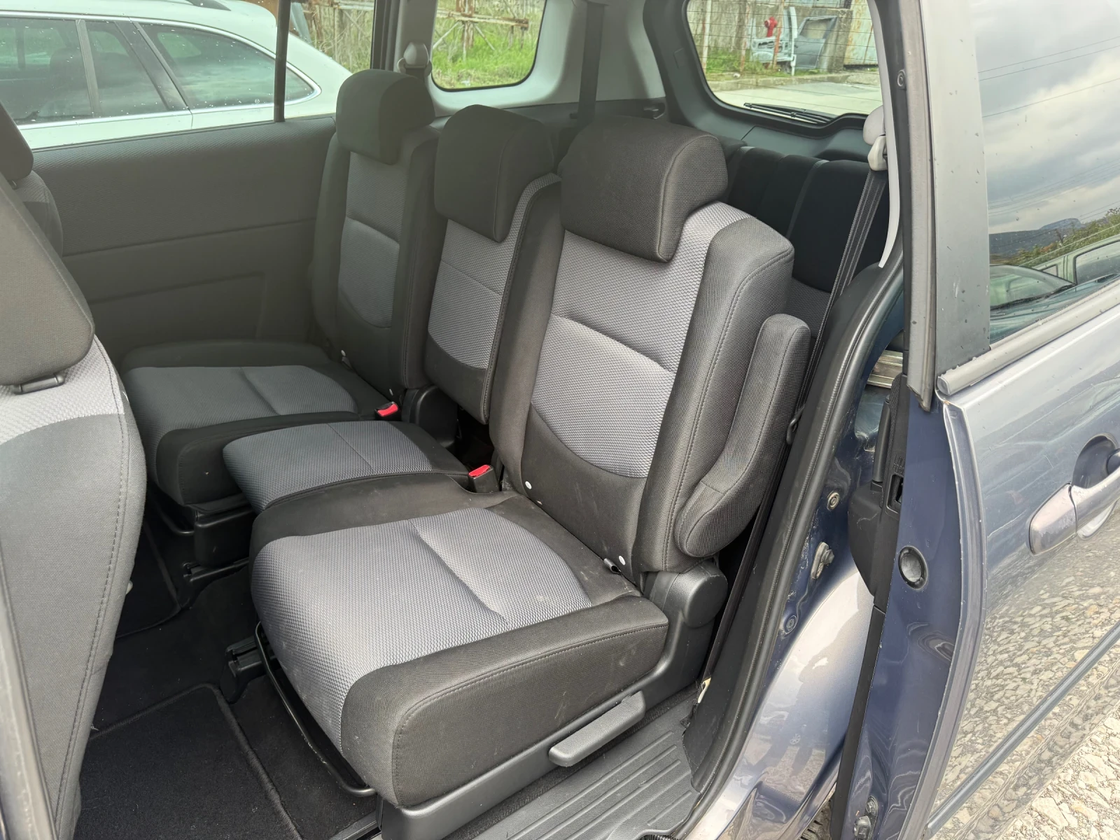 Mazda 5 2.0 - изображение 10