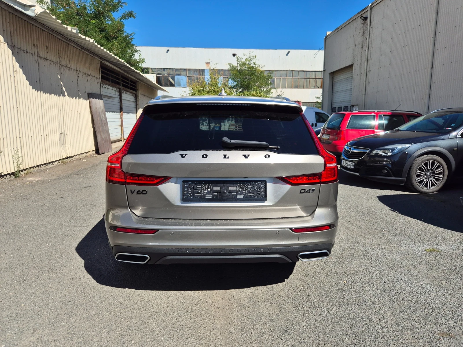 Volvo V60 Cross Country Всички-Възможни-Екстри* Автомат* Като-Ново*  - изображение 6