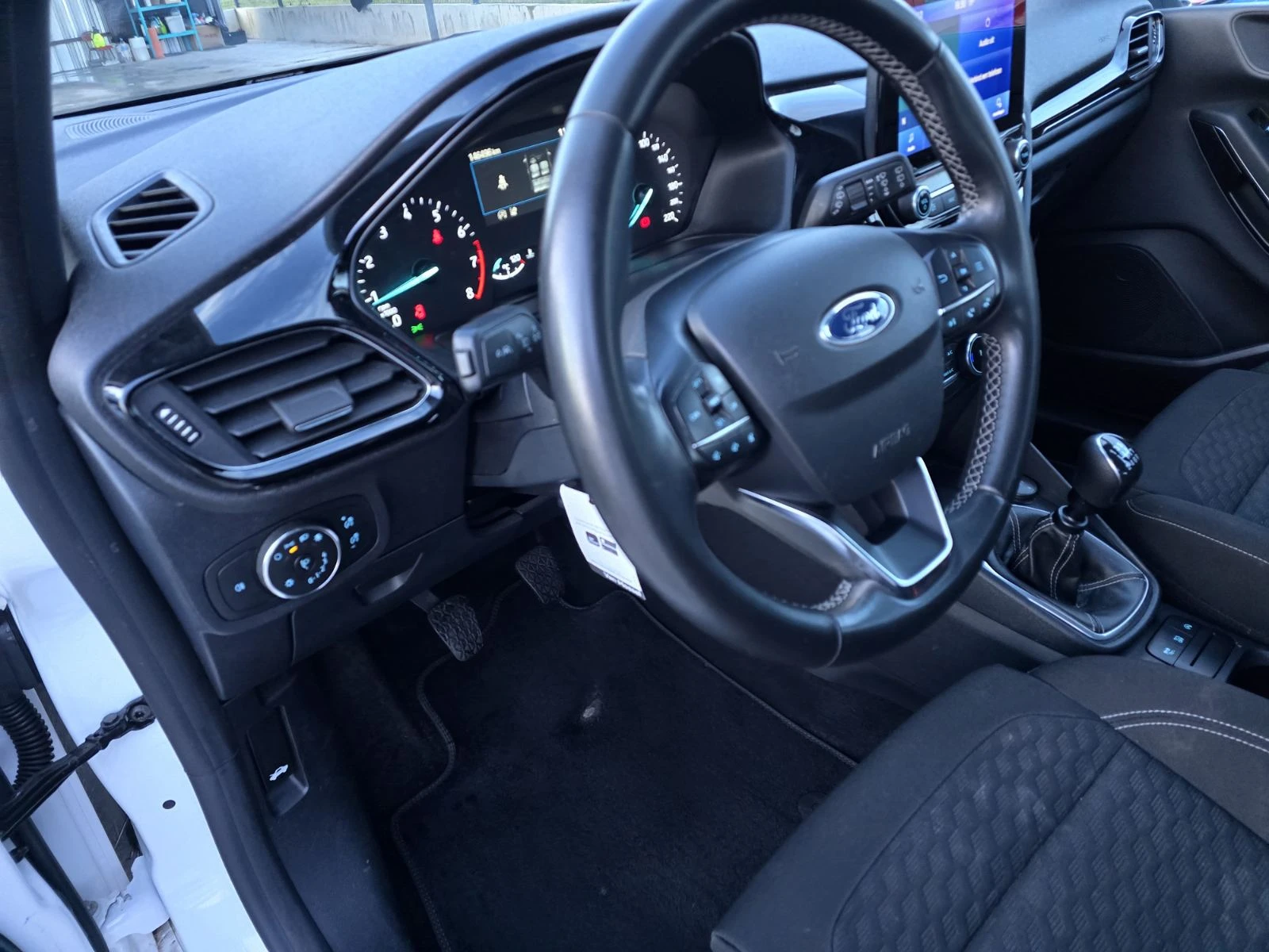 Ford Fiesta 1.0 EcoBoost Mild Hybrid, снимка 11 - Автомобили и джипове - 53863783