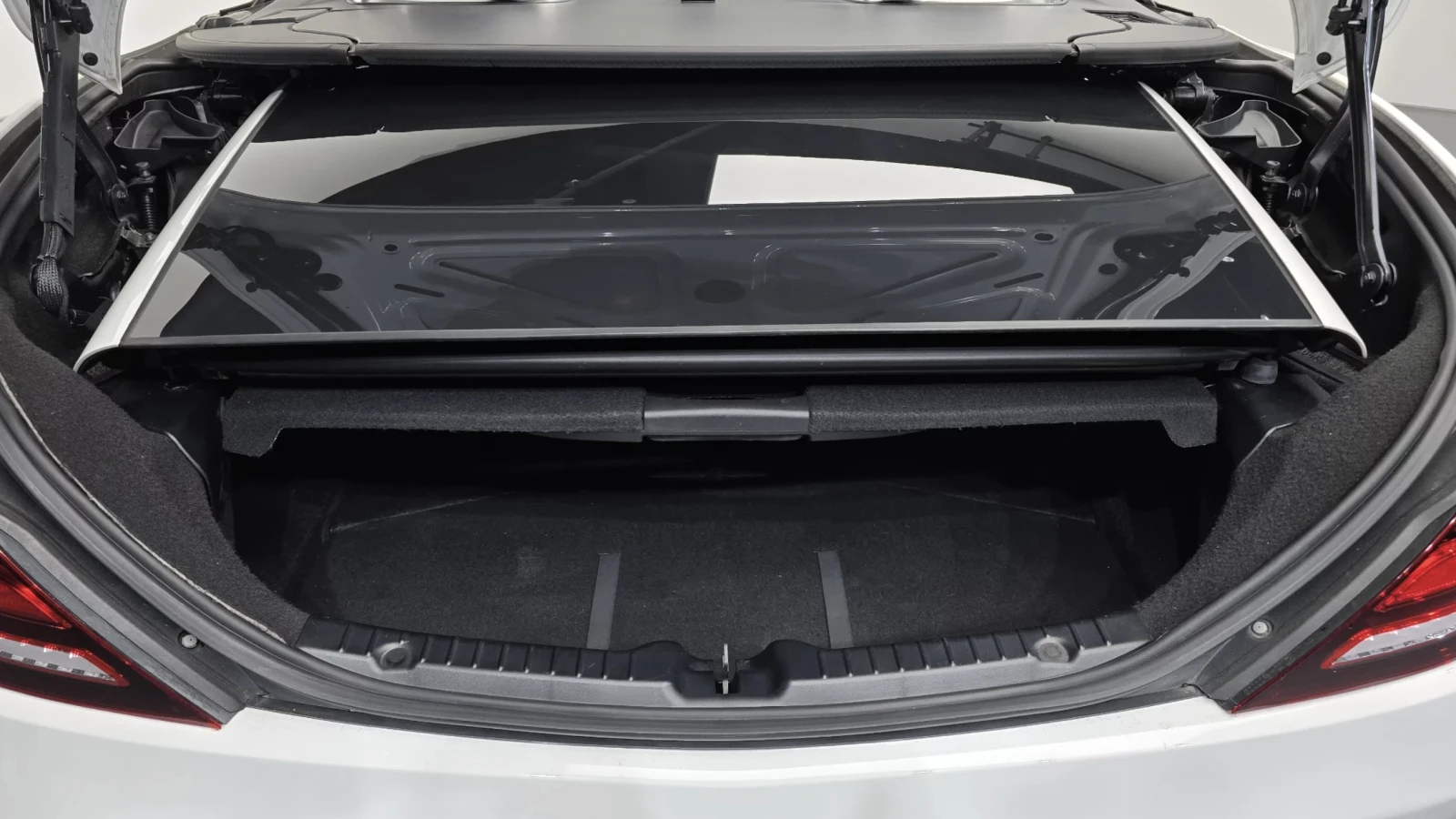 Mercedes-Benz SLC 43 AMG PACKAGE/AIR SCARF!, снимка 17 - Автомобили и джипове - 54125863