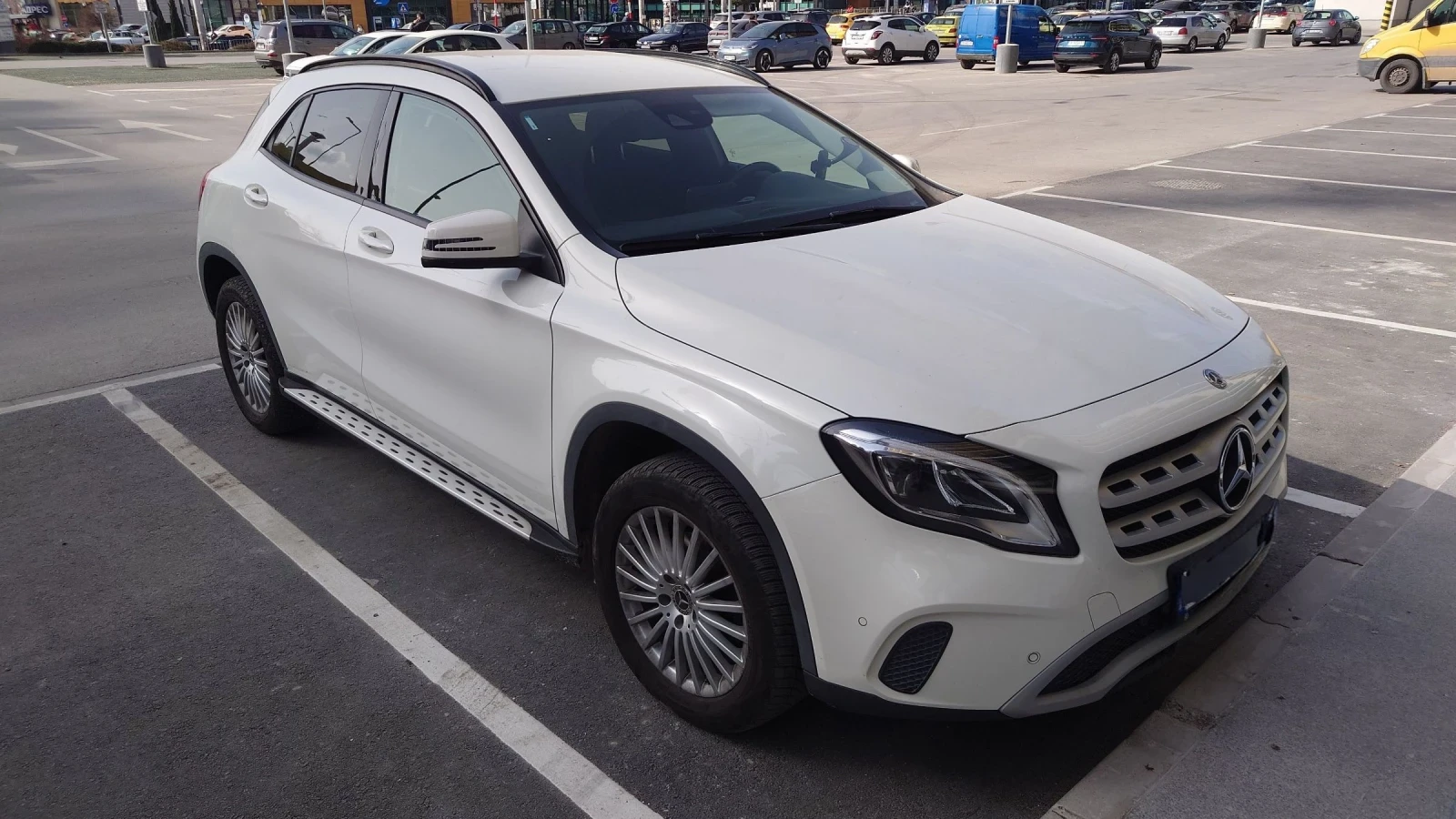 Mercedes-Benz GLA 180 Facelift, снимка 4 - Автомобили и джипове - 54413446