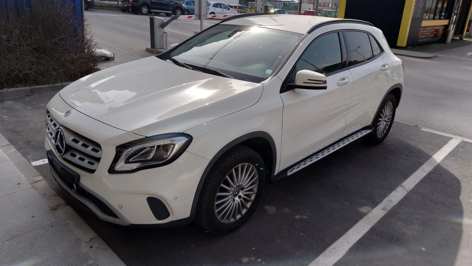 Mercedes-Benz GLA 180 Facelift, снимка 3 - Автомобили и джипове - 54413446