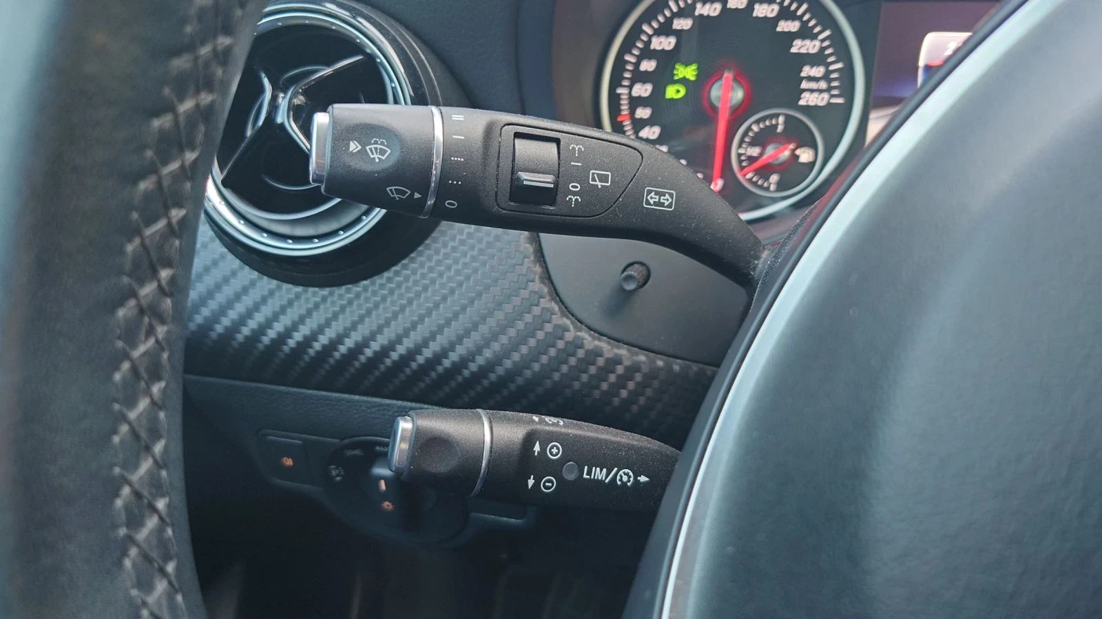 Mercedes-Benz GLA 180 Facelift, снимка 7 - Автомобили и джипове - 54413446