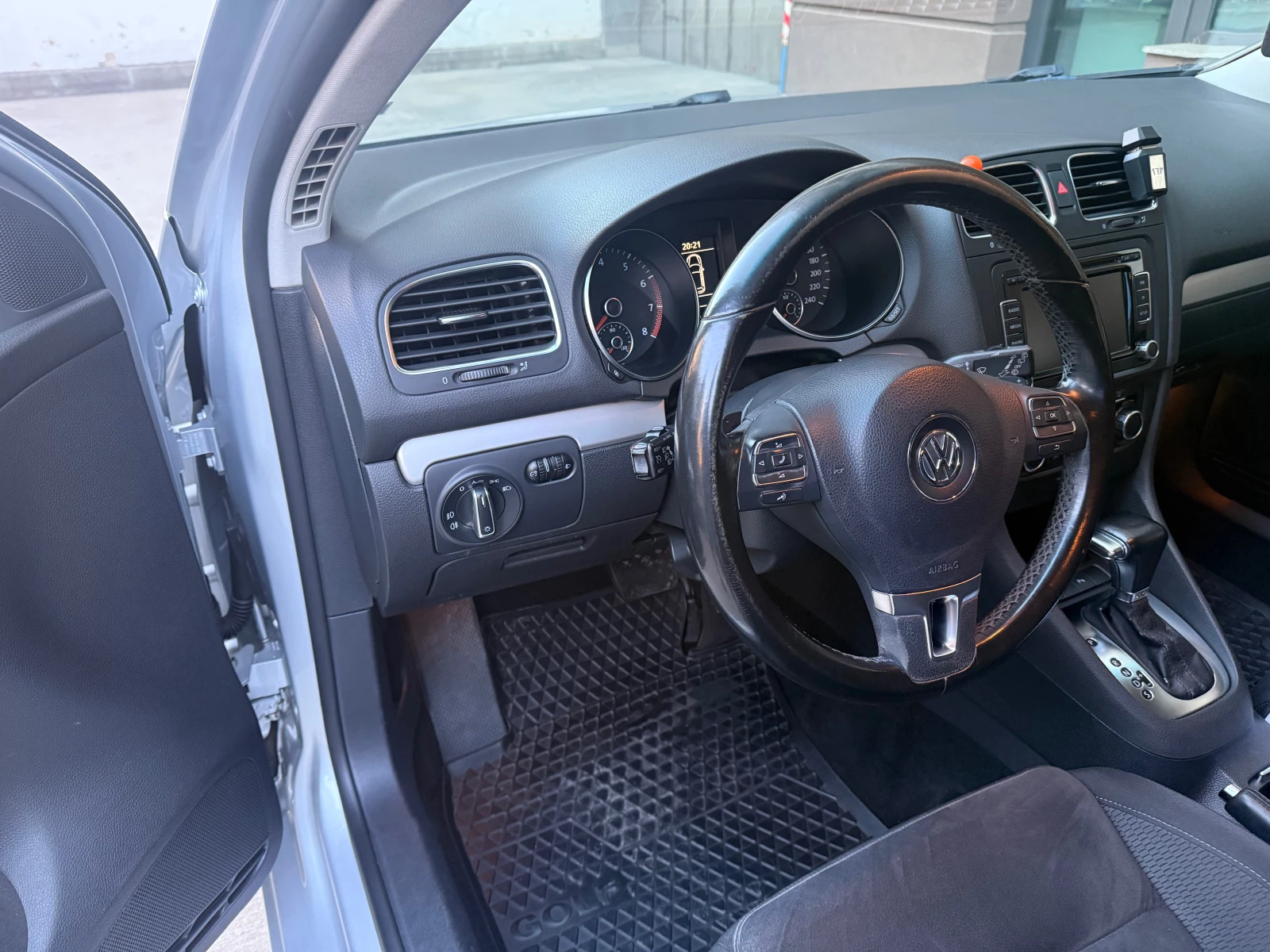 VW Golf 1.4TSI HIGH-LINE, снимка 11 - Автомобили и джипове - 54722928