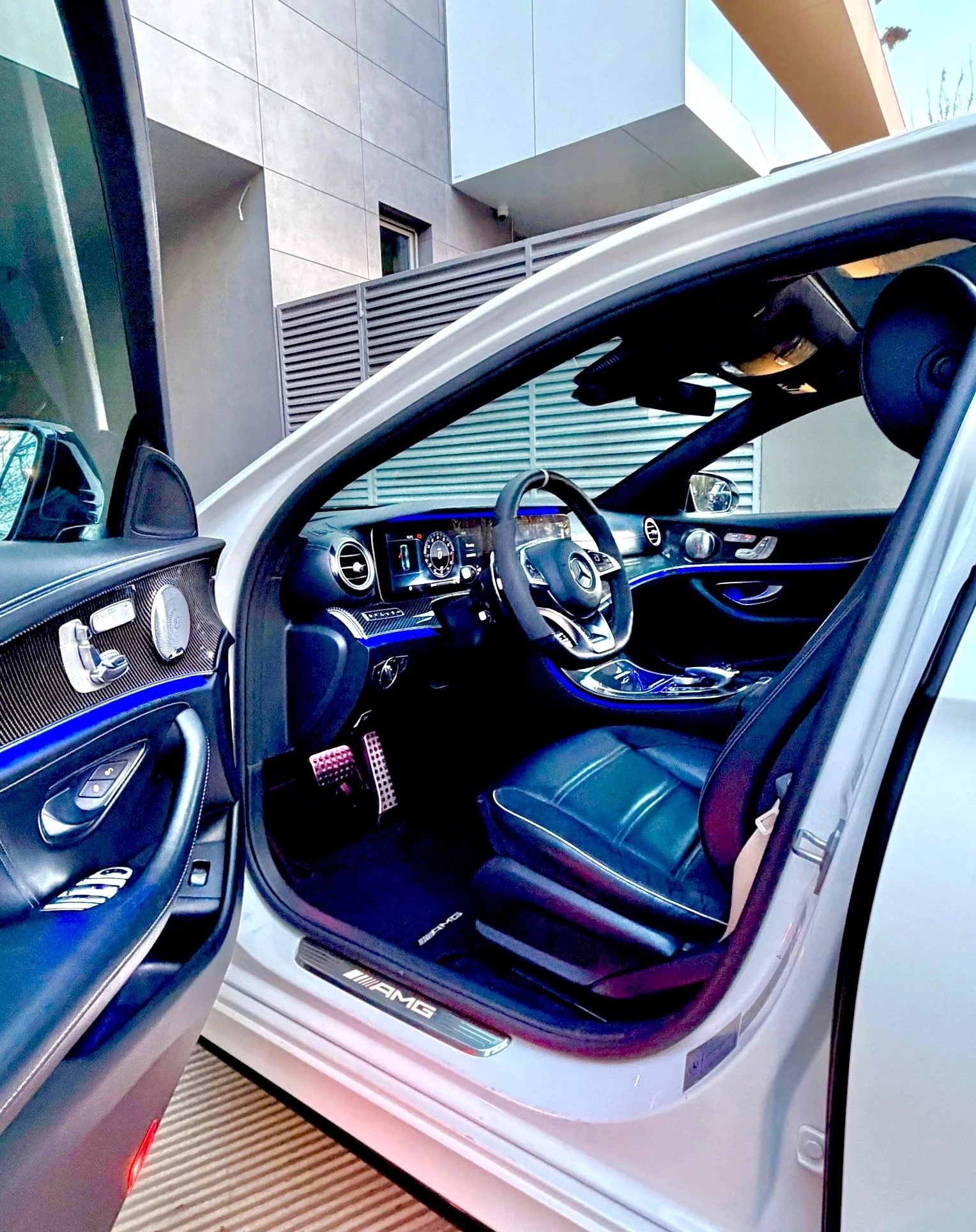 Mercedes-Benz E 63 AMG S 4Matic+ , снимка 5 - Автомобили и джипове - 55821564